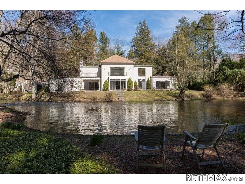 4 bedroom House For Sale: 300..