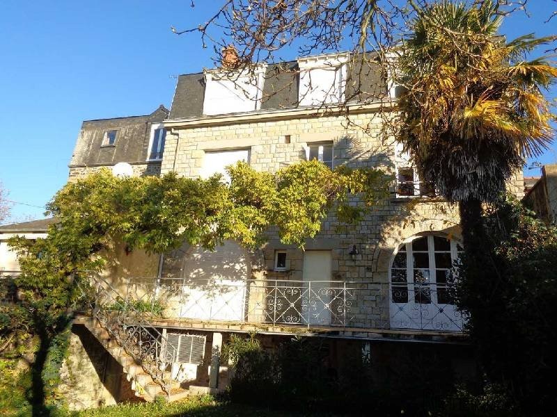 Impressive Manor House in Town - 2