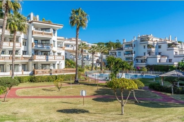 3 Bed Apartment for sale in Calahonda