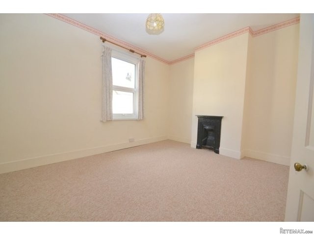 2 bedroom house in QUEENBOROUGH