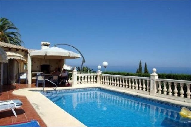 Detached villa with private pool and..