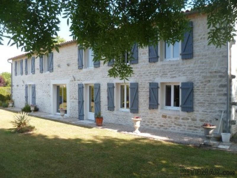 Very nice longère 5 bedroomed house in..