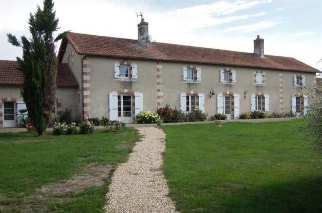 5 bedroom House For Sale: 86000 VIENNE - 2
