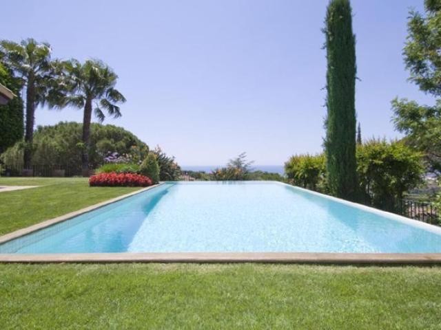 5 bedroom Detached House For Sale:.. - 2