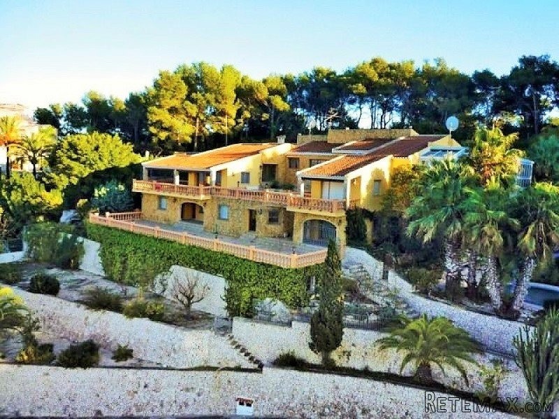 Sensational Gigantic 11 Bedrooms 7..