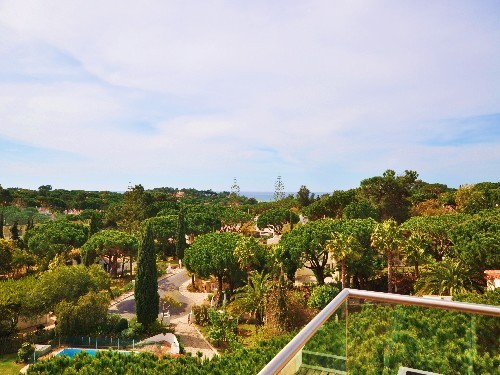Second Floor Apartment with private..
