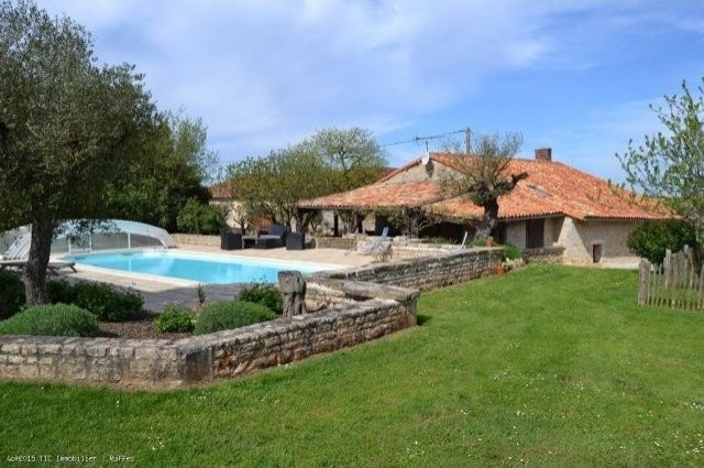 Beautiful Property With Gite And Pool