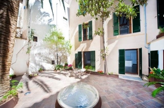 Beautiful Renovated Apartment In The..