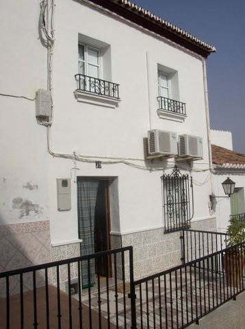 Town House - Nice town house situated..