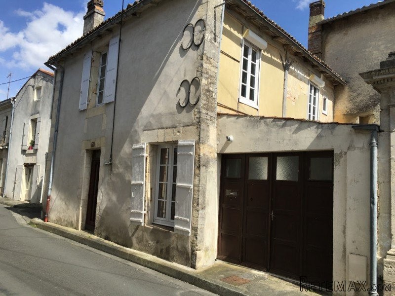Bright Renovated Townhouse With..