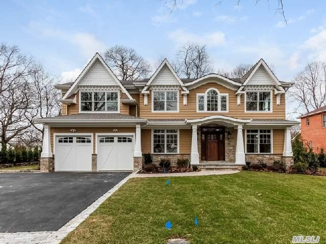 38 Sycamore Dr Roslyn, NY 11576
