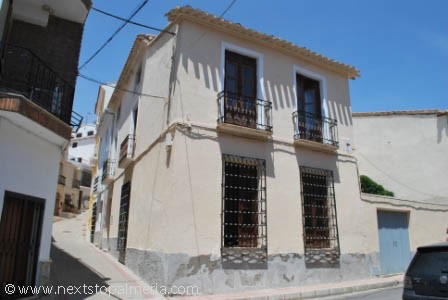 5 bedroom village house suitable for..