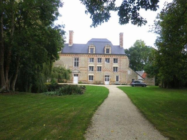 Prestige Chateau in Great Setting