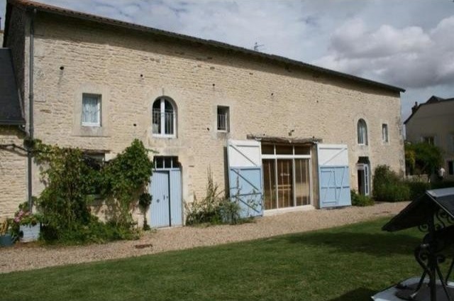 15 bedroom House For Sale: 86170 VIENNE - 2