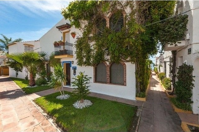 Villa - A rare opportunity to acquire a..