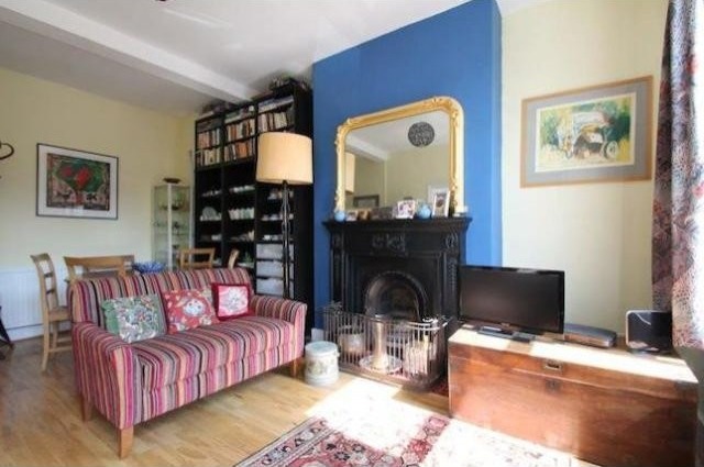 2 bed flat for sale - 2
