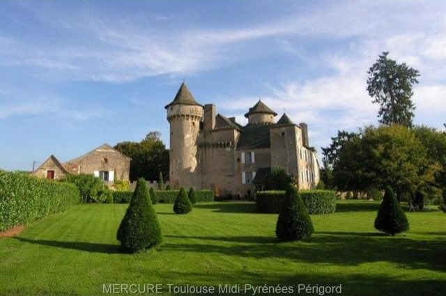 12 bedroom Castle For Sale: 12000..