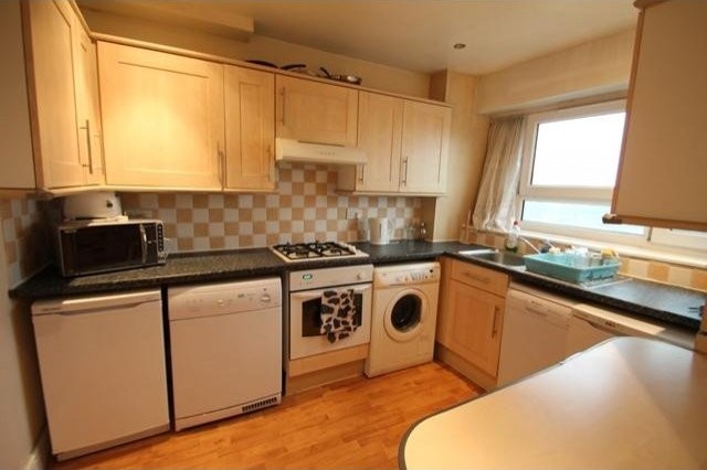 3 bed flat to rent - 2