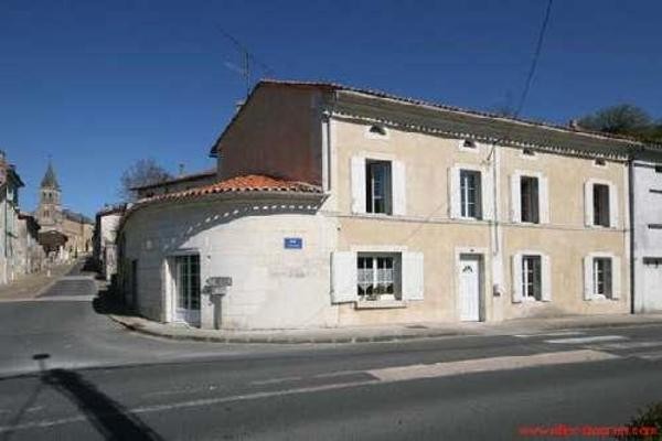Riberac, Dordogne village house for..