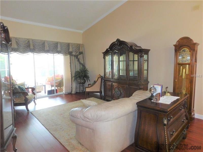 3 bedroom House For Sale: 512 Warwick.. - 2
