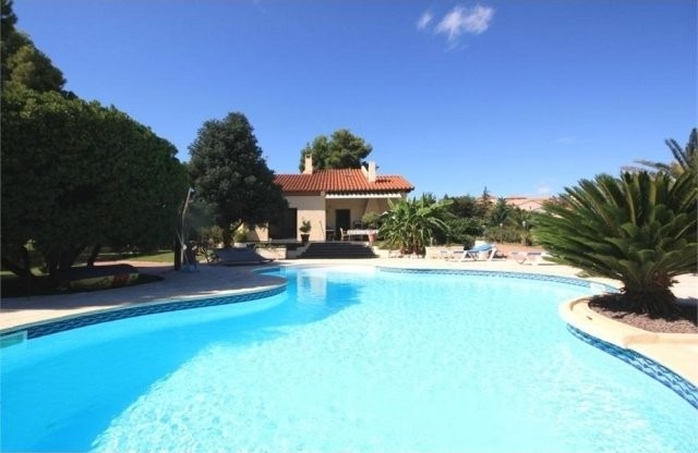 Superb Villa With Lots Of Land And..