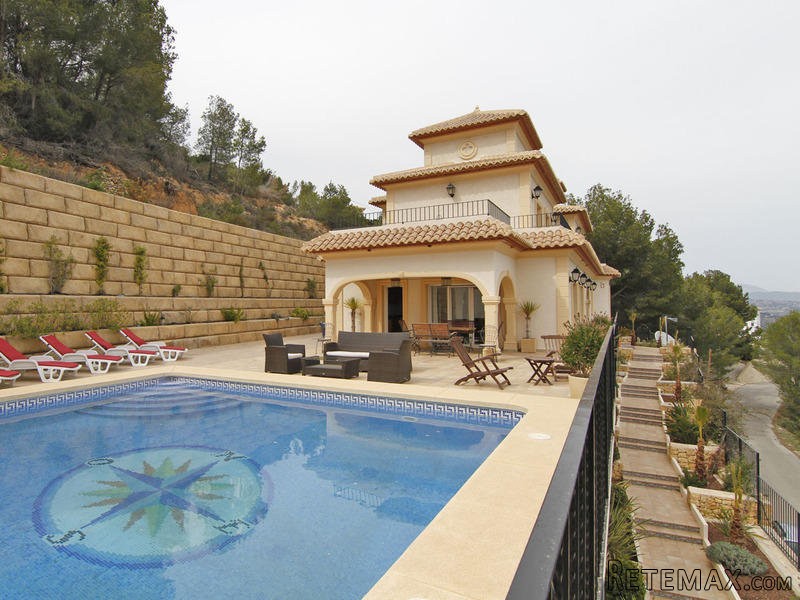 5 Bedrooms - Villa - Alicante - For Sale