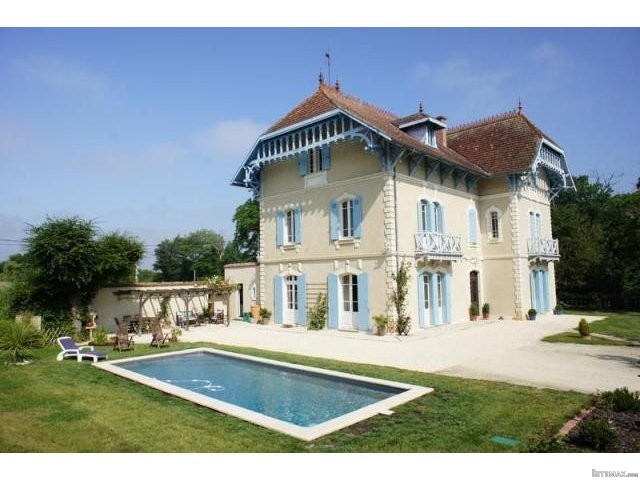8 Bedroom Country House For Sale