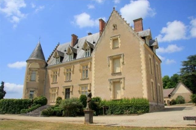 15 bedroom Castle For Sale: 18200..