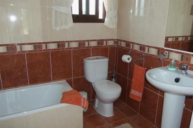 Villa - Immaculately kept property with.. - 2