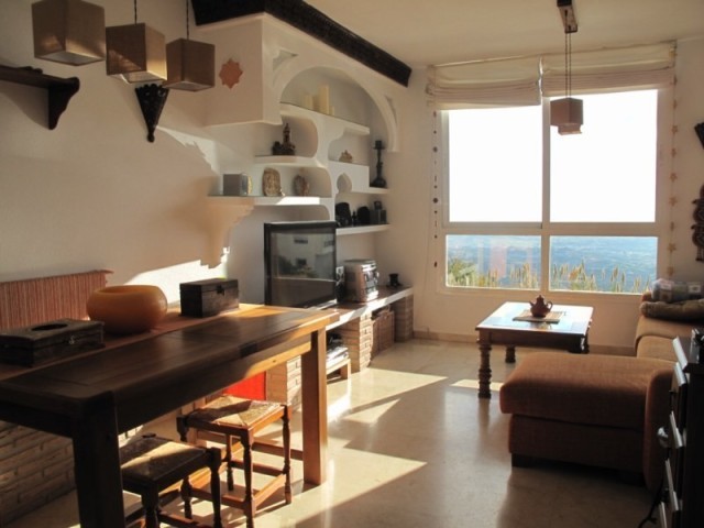Apartment - SPACIOUS APARTMENT WITH..
