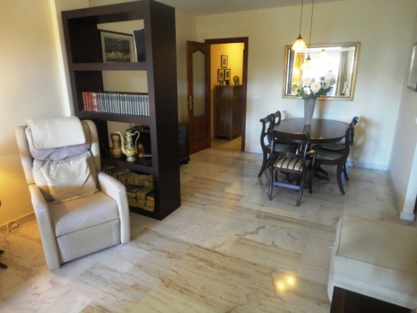 3 bed Apt - sea views - 2