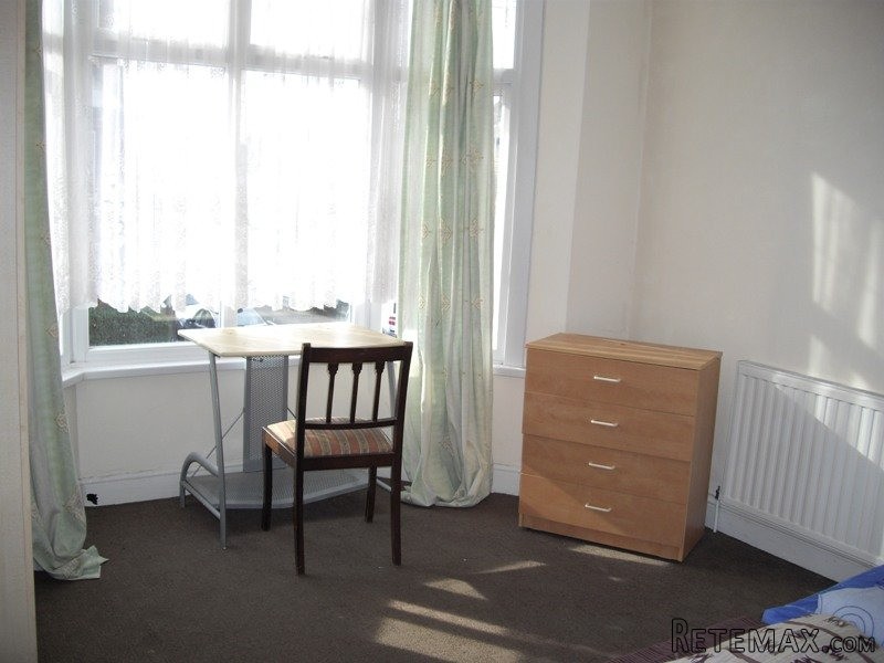Room share for men, Zone 3, Leyton - 2