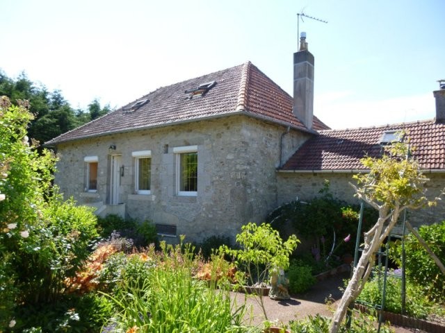 Neat Village HOuse, Nice Garden - 2