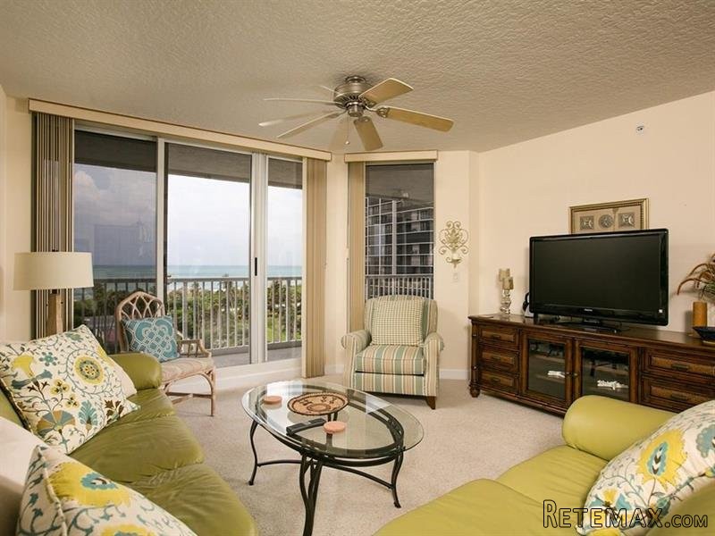 3 bedroom Flat For Sale: 5049 N Highway..