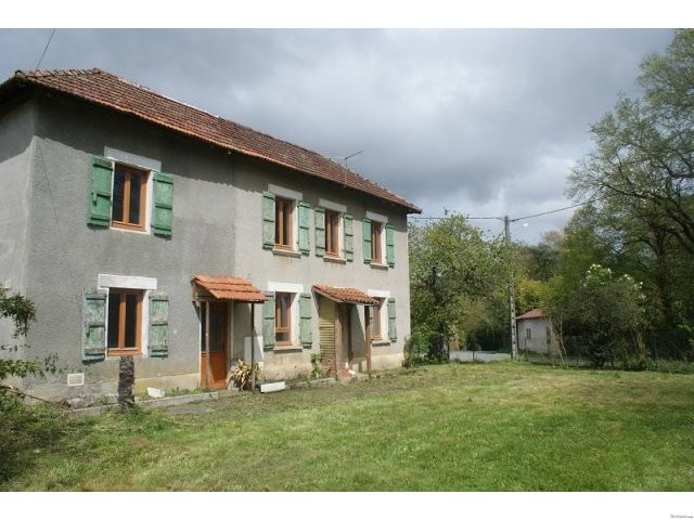 3 Bed House & Barn In Nice Setting