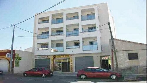 * A CLEAN 2 BED APART CLOSE TO RIVER