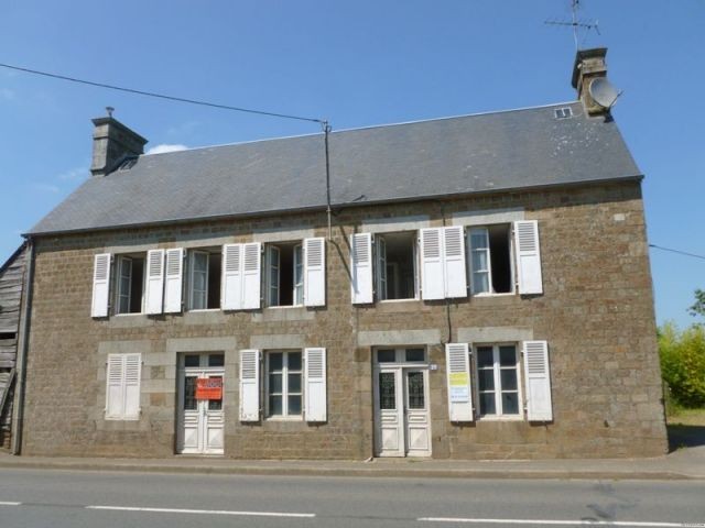 Buais: Maison Mitoyenne A Renover