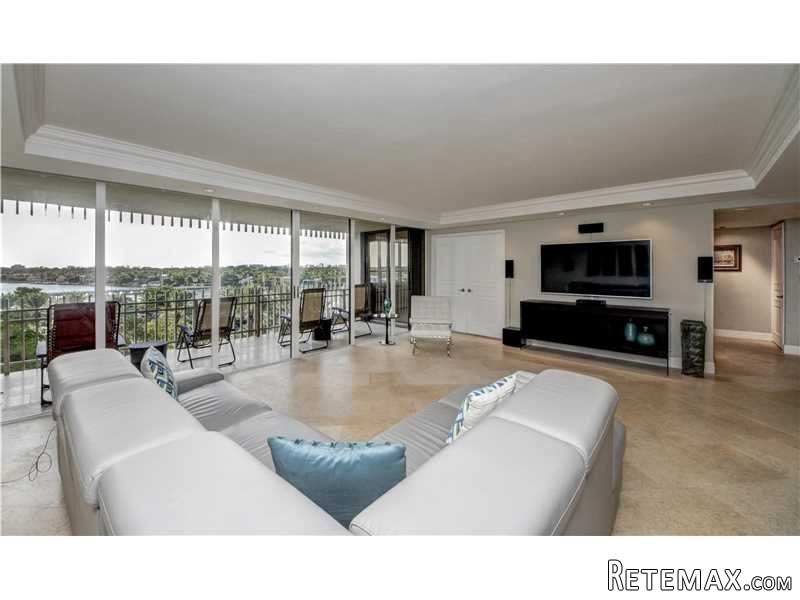 2 bedroom Flat For Sale: 3 GROVE ISLE.. - 2