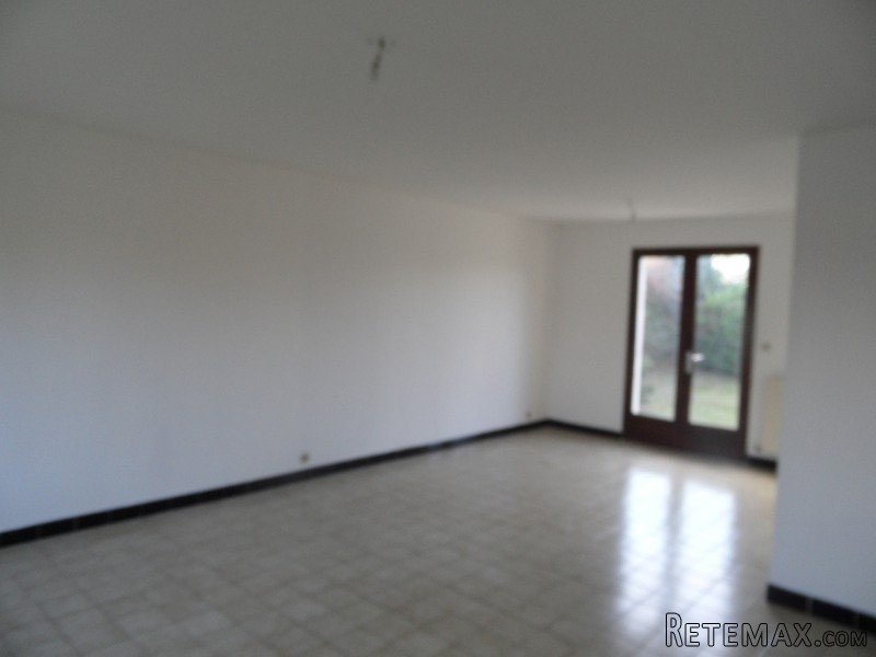 Good Value Bungalow With Garage - 2