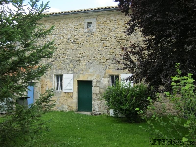 Farmhouse And Barn Near Montmoreau And.. - 2