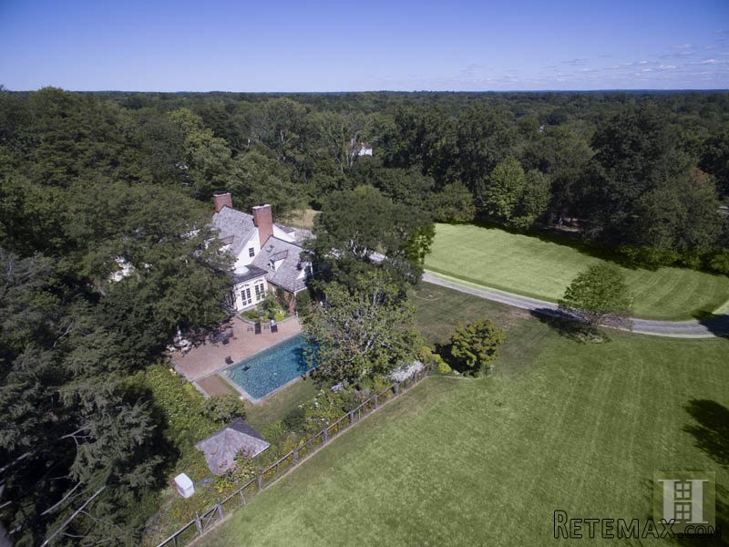 7 bedroom House For Sale: 16 WRENFIELD.. - 2