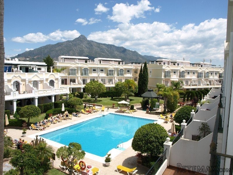 2 Bedroom Middle Floor Apartment