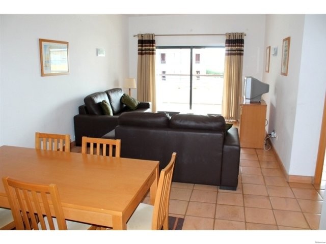 A LOVELY TWO BEDROOM APARTMENT CLOSE TO.. - 2
