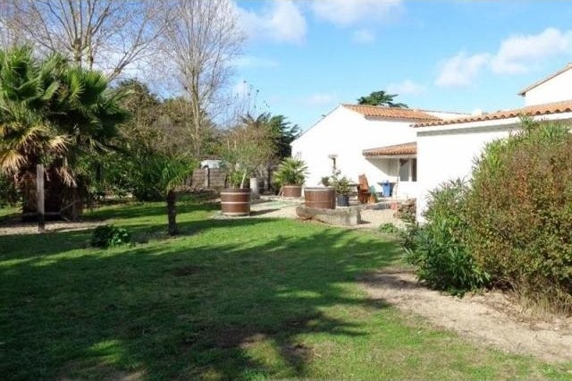 7 bedroom House For Sale: 17000 ILE DE.. - 2