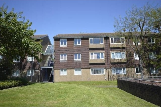 2 bedroom Flat For Rent: Bittern Close..