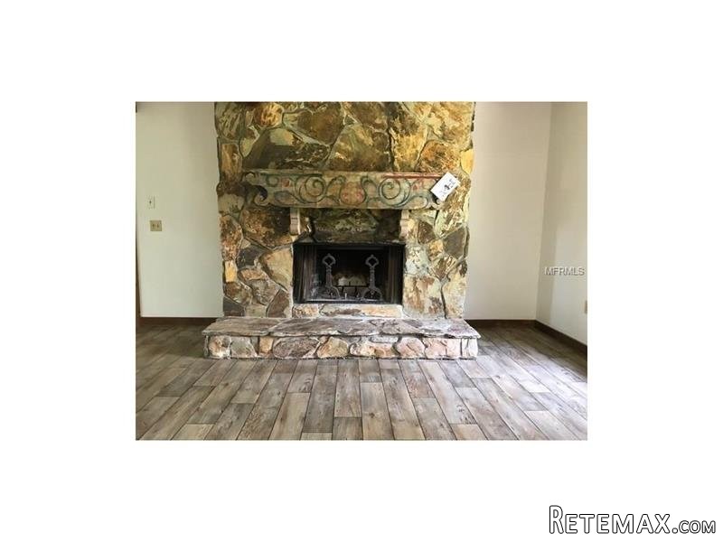 2 bedroom House For Sale: 681 Olive St.. - 2