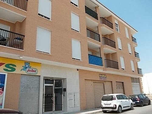 LARGE 3 BED TOWN APARTMENT
