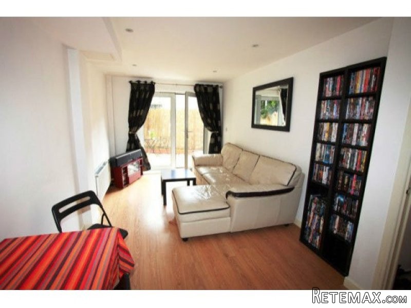 2 bedroom flat with large patio
