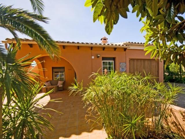 Charming country house in excellent..
