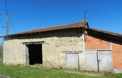 Barn with over 6000m² of land
